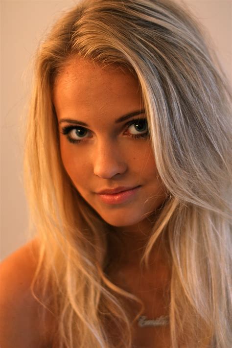 pin on model emilie voe nereng