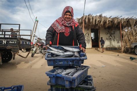 Puasa di hari syak juga merupakan hari dimana puasa dilarang untuk dilaksanakan.hari syak merupakan tanggal 30 syakban dan apabila ragu sebab awal bulan ramadhan yang belum terlihat hilalnya, maka ketidakjelasan itulah yang dinamakan dengan syak dan menurut syar'i umat muslim. Fidyah Wajib Dibayar, Ini Cara-Caranya