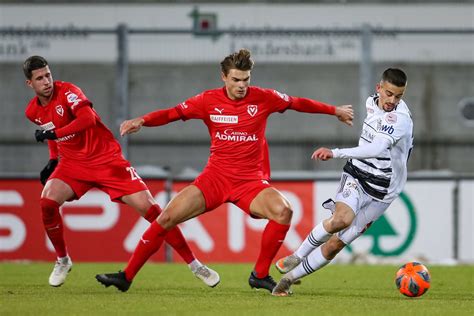 Domgjoni entre et remplace a. Der FC Vaduz gewinnt in der Nachspielzeit beim FC Basel ...