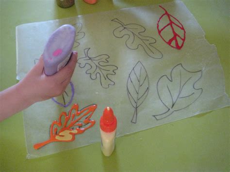 So here's the recipe for elmer's glue. Pink and Green Mama: * Fall Fun: Making Leaves With Elmer ...