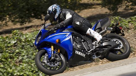 2009 Yamaha Yzf R1 Street Testing The Crossplane Concept 4