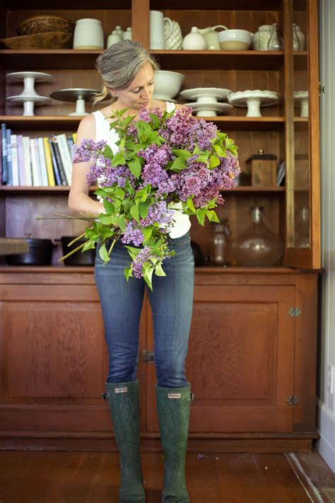How To Arrange An Overflowing Bouquet Of Lilacs And Keep Them From