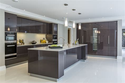 Extreme Contemporary Minimal High Gloss Kitchen Design In Private