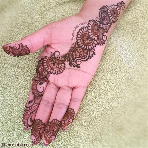 Simple Arabic Style Latest Mehndi Designs 2020 Images For Engagement 10