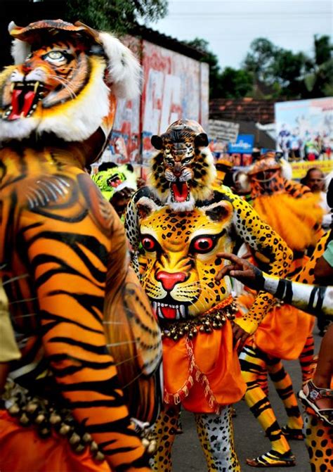 Wishhow do i wish my malayalee friends happy onam in malayalam? Pulikkali or Tiger Dance, India | Onam festival, Tiger ...