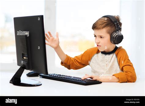 Boy Computer Angry Hi Res Stock Photography And Images Alamy