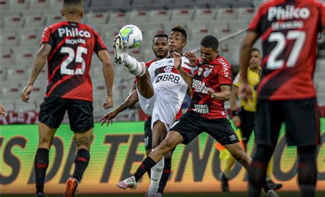 O artilheiro da copa do brasil é o rafael moura do goiás, com 9 gols marcados (2 dos quais foram de grande penalidade) em 31 jogos. Copa do Brasil: Flamengo vence Athletico-PR graças a gol ...