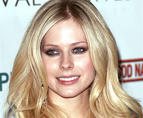 Avril Lavigne Dismisses Pregnancy Claims