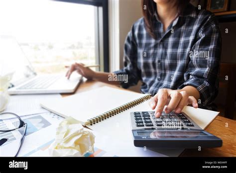 Stock Accounting Hi Res Stock Photography And Images Alamy