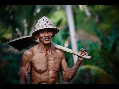 Kau tak pernah lelah sebagai penopang dalam hidupku kau berikan aku semua yang terindah. Download Lirik Lagu Ayah Terima Kasih Atas Kerja Kerasmu Mp3 dan Mp4 Teranyar Gratis