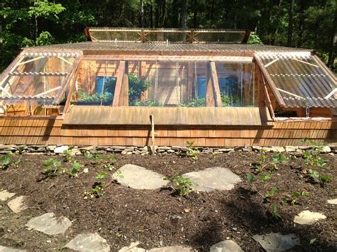 How To Build An Earth Sheltered Greenhouse Mother Earth News Solar