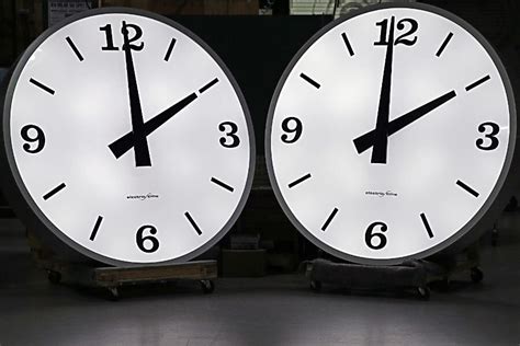 Do you feel the effects of springing forward and/or falling back? Why do we still have daylight saving time? - CSMonitor.com