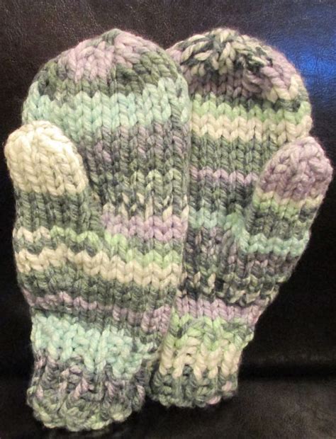 Debbies Patterns Superbulky Ladies Mittens On Four Needles