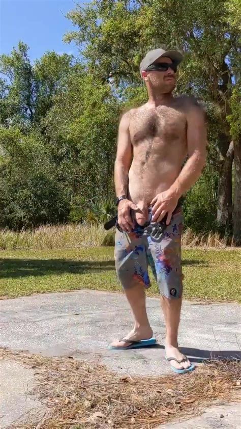Big Dick GAY REDNECK WITH NO SHAME PISSING 4 ThisVid