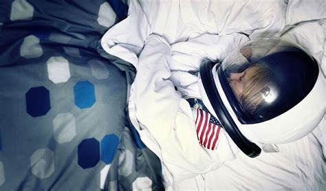Hallo und herzlich willkommen hier. Wie schlafen Astronauten im Weltraum?
