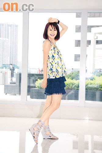 42 歲的蕭正楠，同老婆一樣逆齡生長。 翠如驚見木偶鼻 bb進化女神5.0上周剛度過38歲生日的黃翠如，在阿bob（林盛斌）的九龍塘寓所搞party， 同大班朋友一齊慶祝，連過氣情侶唐詩詠、洪永城亦激罕同場，加埋馬國明鐵 三角非常耀眼. 黃翠如反o靚模歪「峰」 - 太陽報