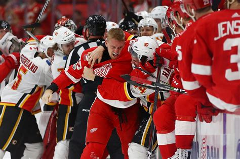 There are a few ways to start a round of fisticuffs with another player in nhl 21. Watch: 'Old-time hockey' fight between Red Wings and Flames - Chicago Tribune