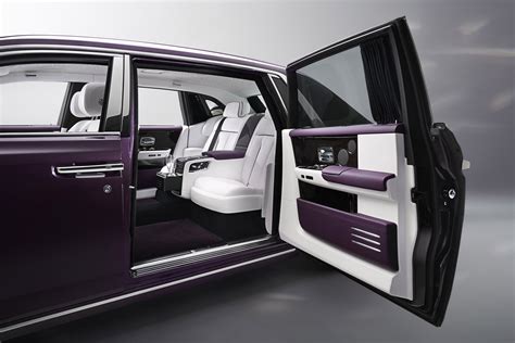 Rolls Royce Tak Tertarik Kembangkan Teknologi Otonom