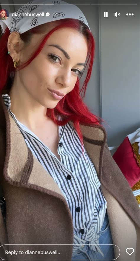 Dianne Buswell Is Effortlessly Chic In High Waisted Jeans And Cropped