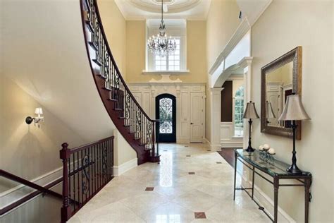 23 Elegant Foyers With Spectacular Chandeliers Images