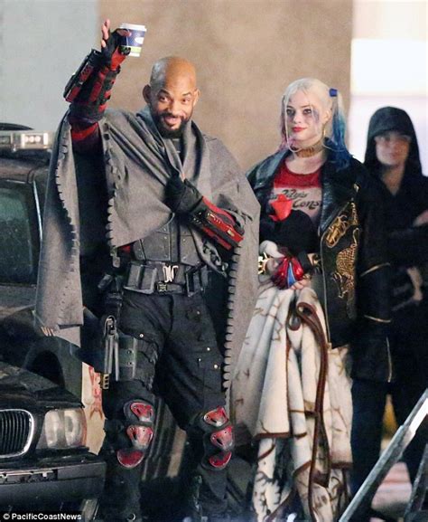 Margot Robbie Lifted By Will Smith On Suicide Squad Set In Toronto Daily Mail Online