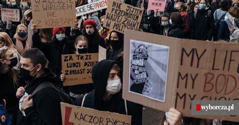 Strajk kobiet Muzeum Gdańska zbiera transparenty ze Strajku kobiet