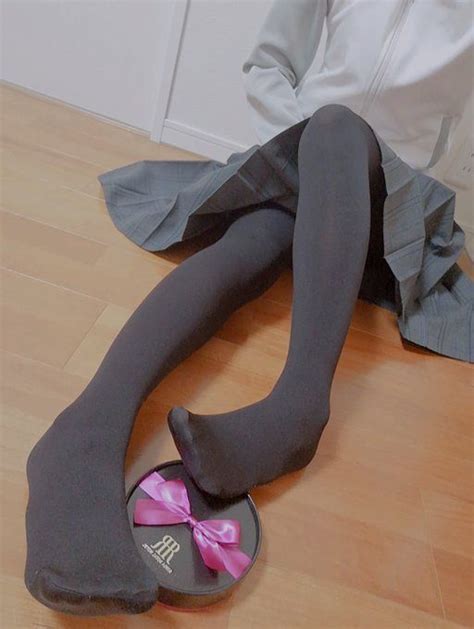 夏樹さん lower charity twitter かわいい女の子の衣装 セクシー靴下 グレータイツ
