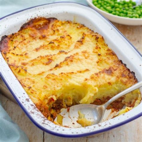 The sauce is really simple and flavorful, but the best part is the insanely fluffy mashed potato topping. Quorn Shepherd's Pie. ThisQuorn Shepherds Pie uses Quorn ...