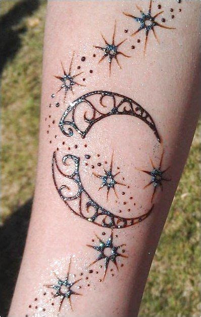Moon And Stars Tattoo On Henna Henna Tattoos And Paisley