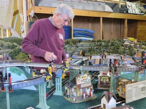 Mike Attaching Girders To The Figure 8 Ho Trains Model Trains Lionel