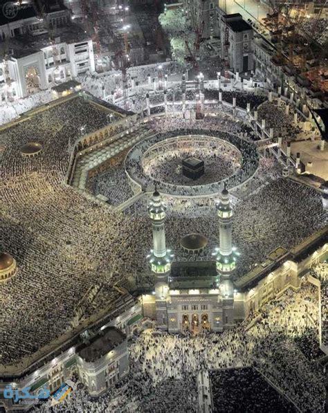 الكعبة المشرفة هي قبلة المسلمين في صلواتهم، وحولها يطوفون أثناء أداء فريضة الحج، كما أنها أول بيت يوضع في الأرض وفق المُعتقد الإسلامي، ولا يمكن ذكر المسجد الحرام دون ذكر الكعبة، إذ يبدأ تاريخ المسجد بتاريخ بناء الكعبة المشرفة. مقال توسعة الحرمين الشريفين والاعتناء بجميع المشاعر ...