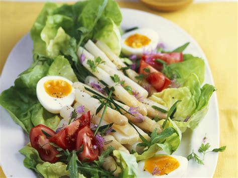 Salat Mit Wei En Spargel Und Kr Utern Rezept Eat Smarter
