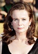 Emily Watson — Biografi Aktor, Film, Penghargaan & Fakta