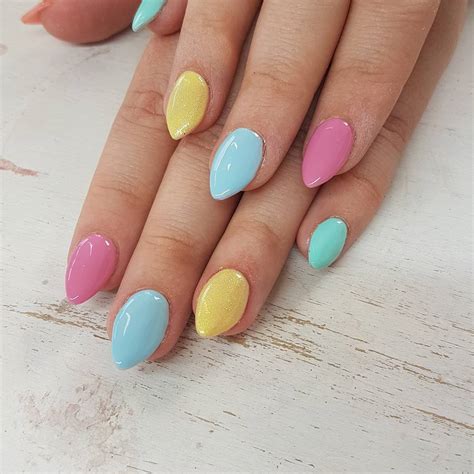 Even a simple monochrome gel polish coating with an emphasis on one or more marigolds will look bright and beautiful. 28+ Summer Short Nail Designs,Ideas | Design Trends ...