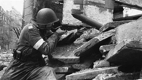 Planowane na kilka dni, trwało ponad 2 miesiące. 75 lat temu skapitulowało Powstanie Warszawskie. Stolica ...