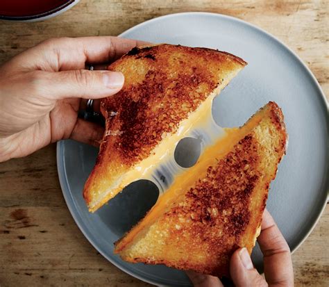 The 8 Best Melting Cheeses For Your Cheese Pull Pleasure