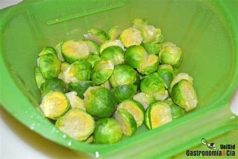 Truco para cocinar directamente el salmón congelado. Cómo cocer coles de Bruselas en el microondas ...