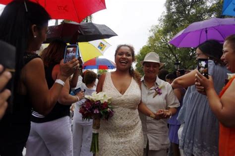 Puerto Rico Oficializa La Primera Boda Múltiple Homosexual A Más De 60