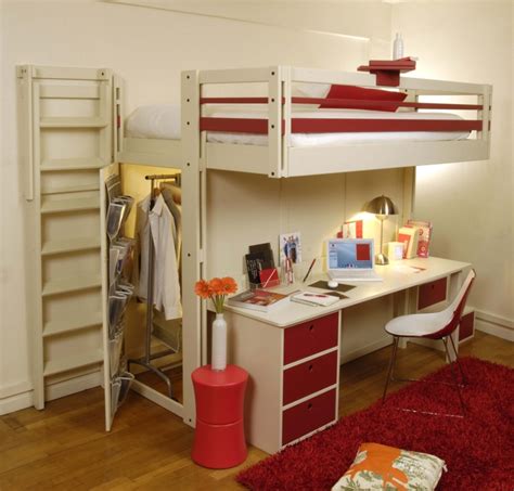 L'espace sous le lit peut être aménagé en bureau, coin salon, etc.l'échelle peut être montée côté droit ou côté gauche du lit.en bois massif, un matériau naturel et résistant à l'usure.attention! Le lit mezzanine ou le lit supersposé? Quelle variante ...