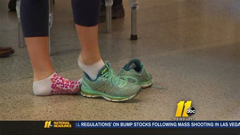 Heres Why Tsa Agents Make You Remove Your Shoes At The Airport Abc11