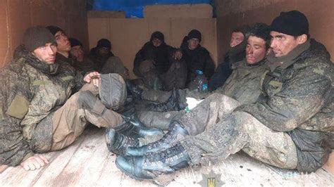 ウクライナは、戦争捕虜の交換のためのロシア兵の遺体を収集します 特別に冷蔵された馬車で輸送