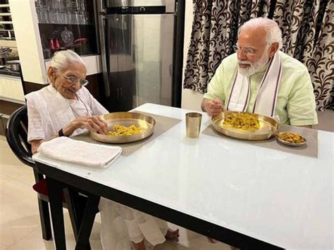 Photos Indias Pm Narendra Modi Meets Mother Heeraben Modi On Her 100th Birthday News Photos