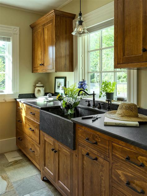 Country Kitchen Cabinets Add Warmth And Rustic Feel To Your Kitchen
