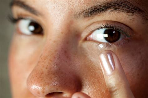 Makeup Tips For People Who Wear Contact Lenses Allure