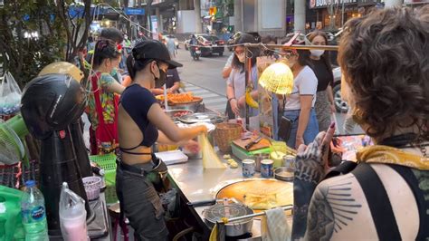 Eggs And Bananas Trying Pandan Roti With The Most Popular Roti Lady In Bangkok Youtube