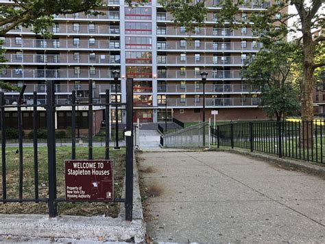 Staten Island Nycha Residents File Nearly 2 000 Roach And Bedbug Complaints In First 9 Months Of