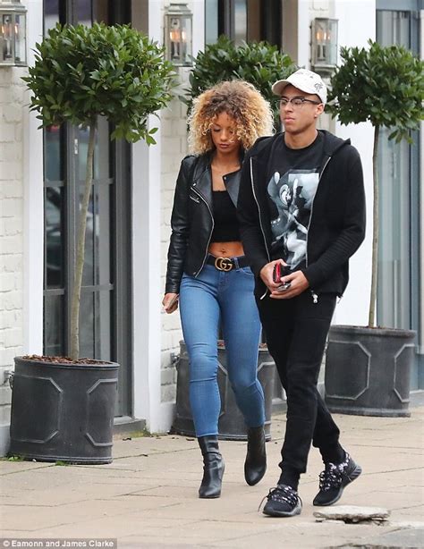 Manchester Uniteds Jesse Lingard Treats Model Girlfriend Jena Frumes