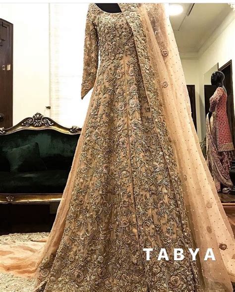 Ayesha noor is married with chaudhary muneebulhaq son of former mpa. Pin by Nimra Ahmed on Dresses CollectiOn | Asian wedding ...