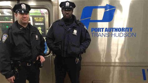 port authority police officers revive elderly man who collapsed in path station abc7 new york