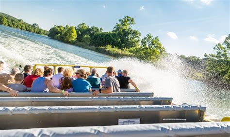 5 Branson Lake Cruises Offer Sightseeing Dinner And More The Travel